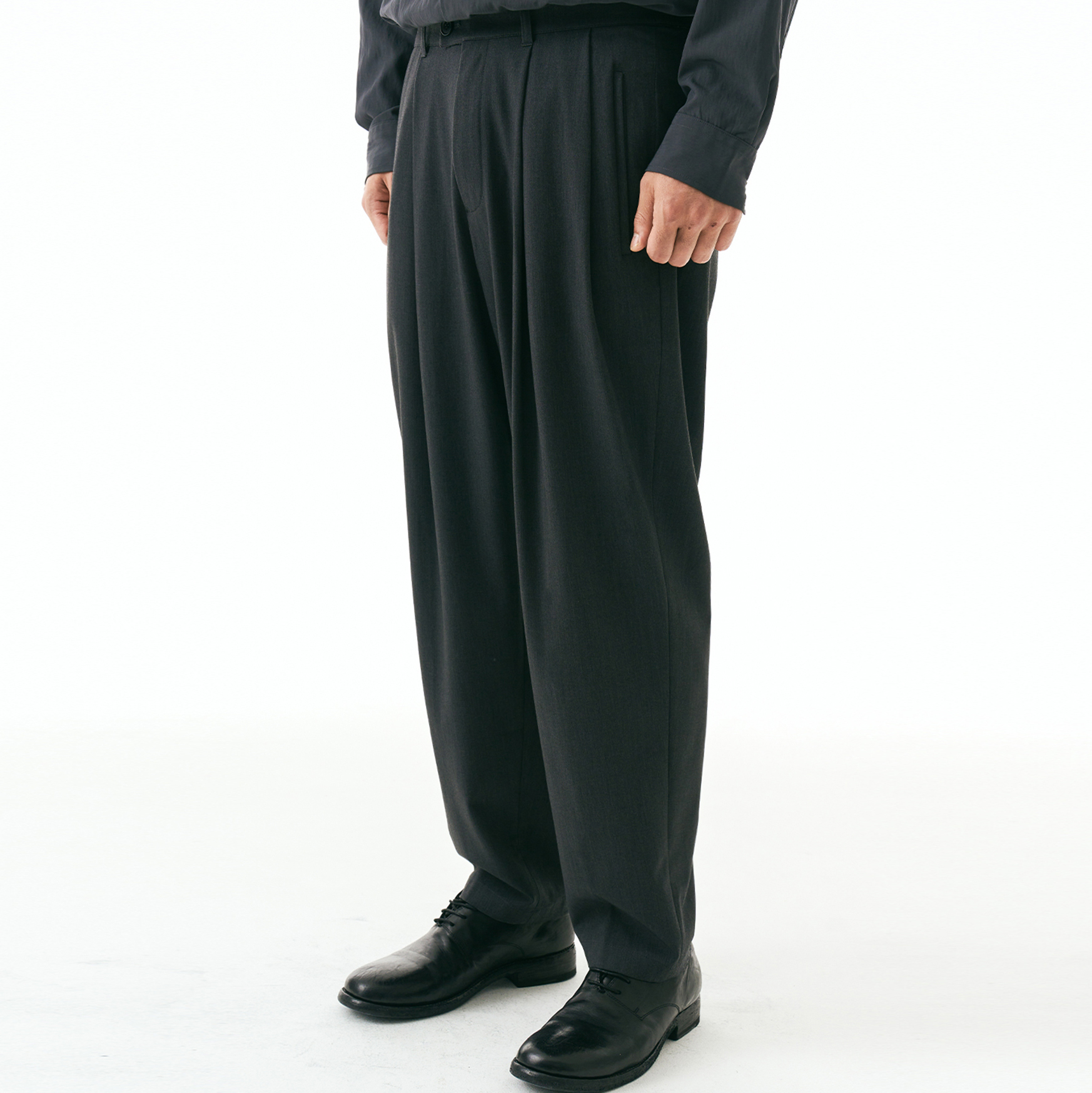 Banding Silhouette Pants_Charcoal1